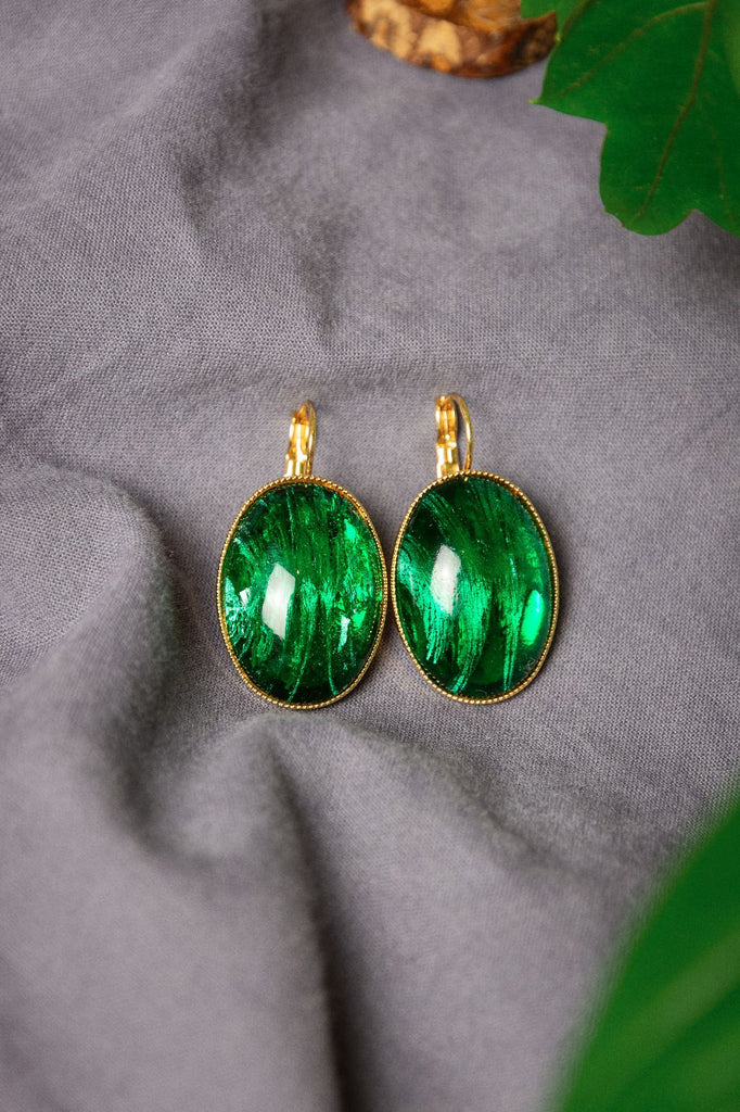 Große hängende Ohrringe in Smaragd-Farbe mit Click-Verschluss