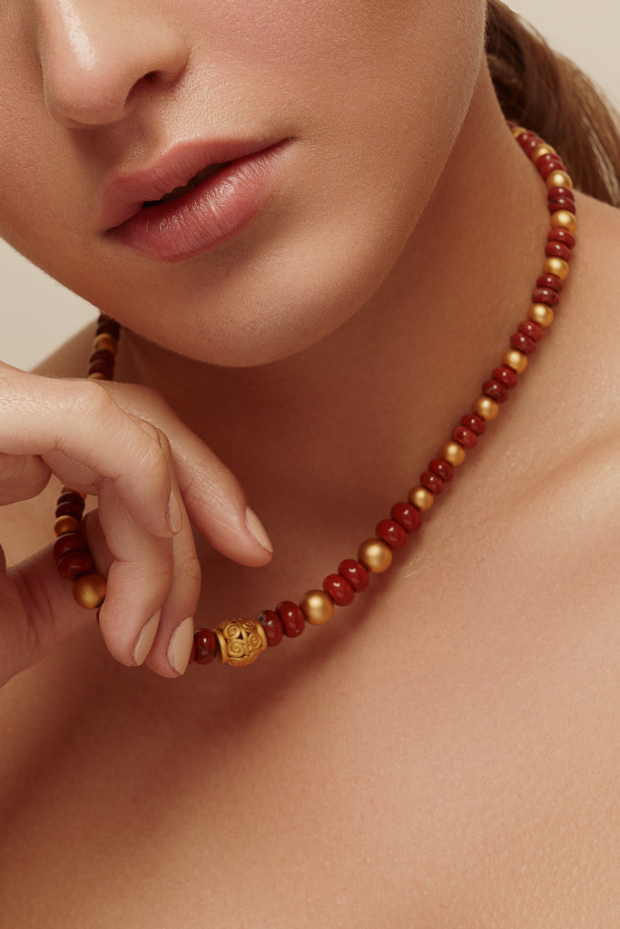 Halskette mit rotem Jaspis, 24 K vergoldet, ca. 38 cm + 8 cm Verlängerung