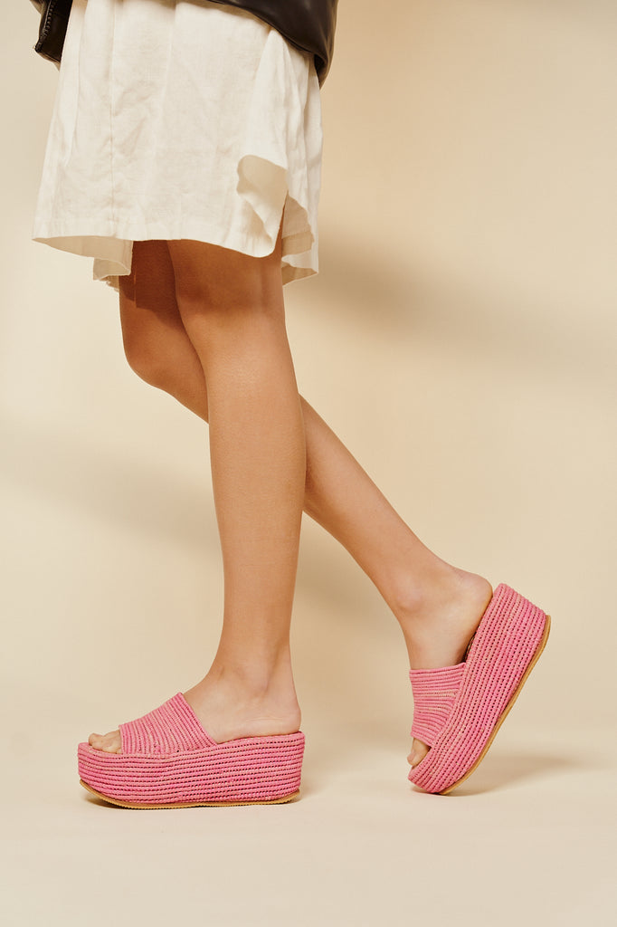 Plateau Slippers in Pink