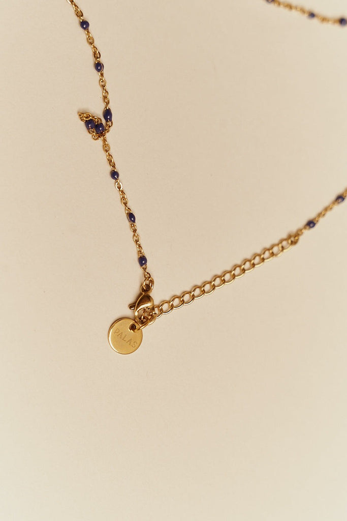 Feine kurze Halskette mit blauen Perlen